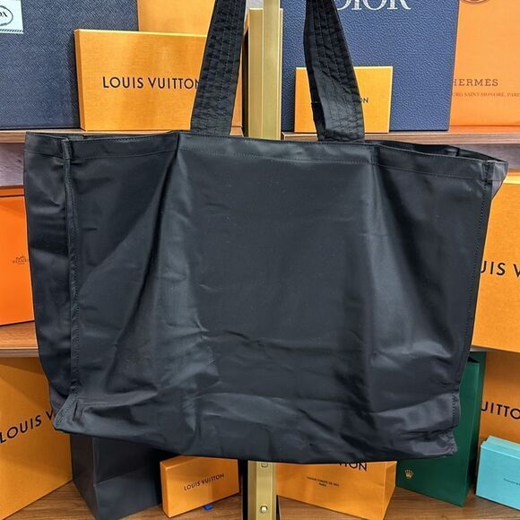 NWT Burberry Tote - Picture 3 of 6